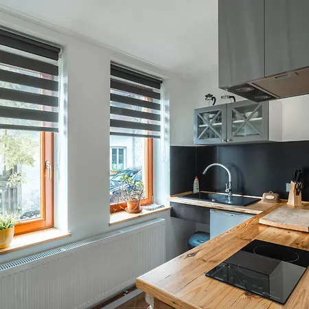 Elements & Karlos Apartman